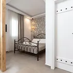 Penelope D Apartment *