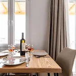 Penelope D Apartment Vivlos